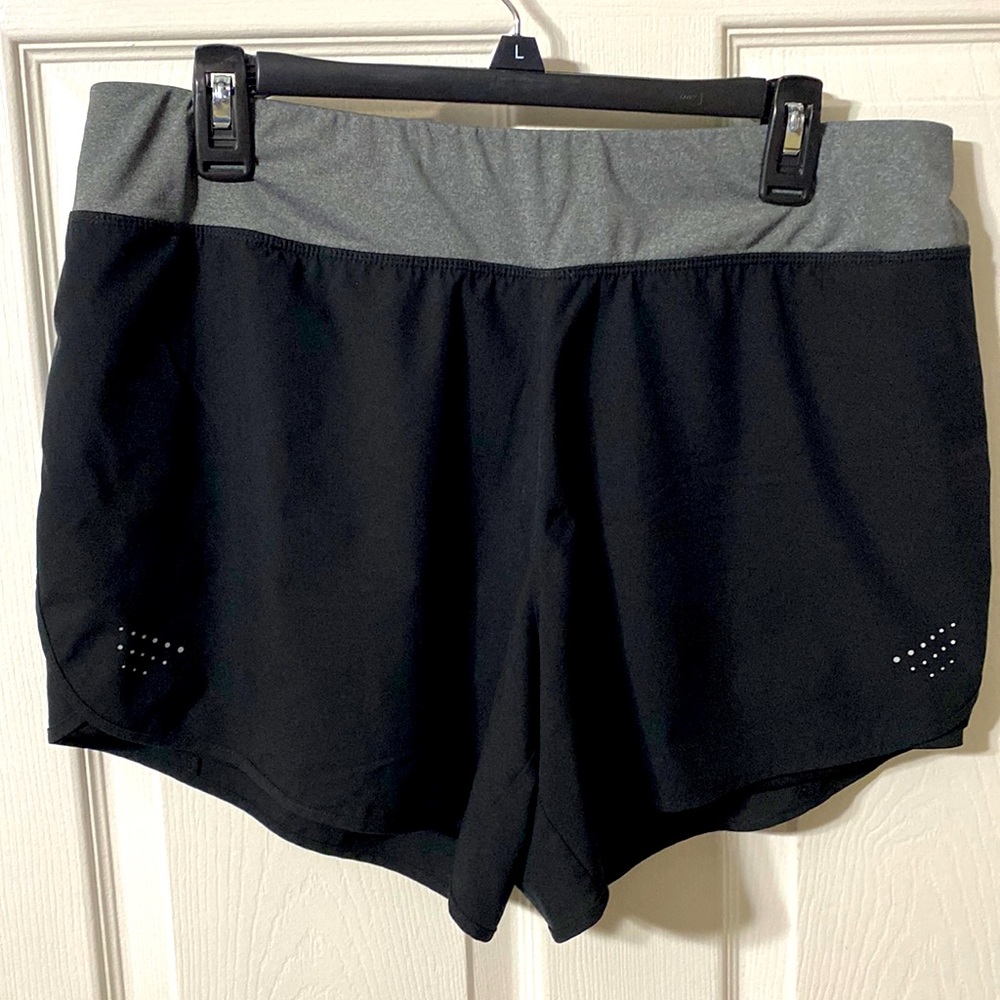 Womens 12-14 Avia workout shorts